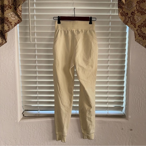 EUC, Lululemon LA Warm Down High-Rise Jogger, Lemon Chiffon, Size 4, NO PILLING! - Picture 5 of 7